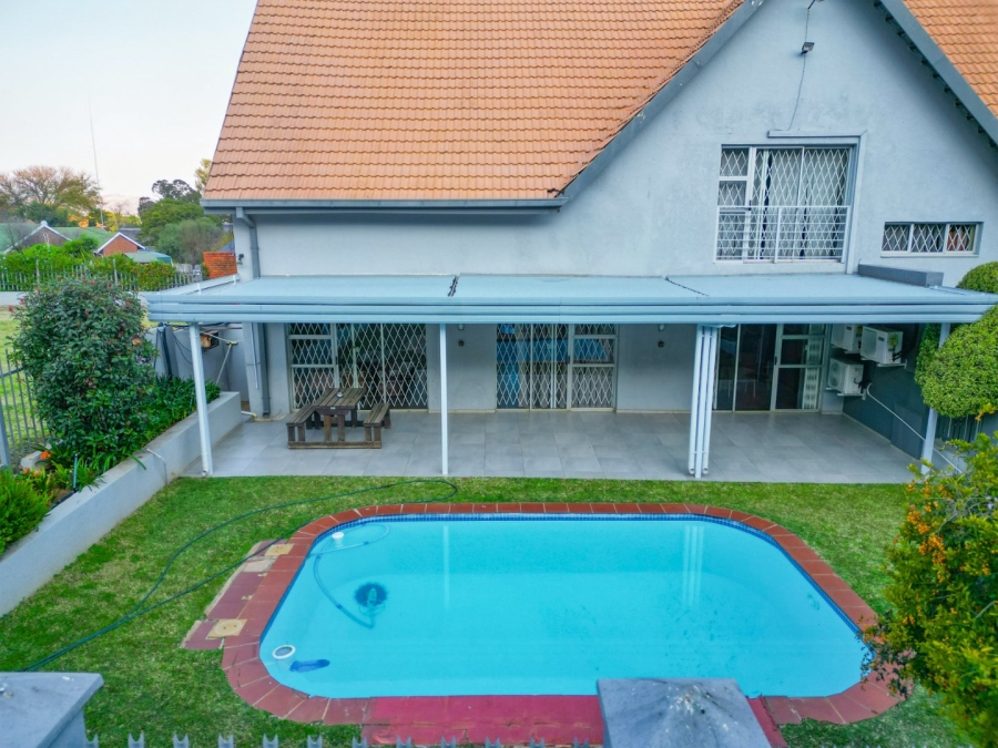 6 Bedroom Property for Sale in Schoemansville North West